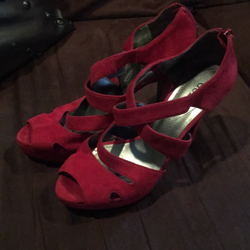 Shoes - Picture 2 of 3